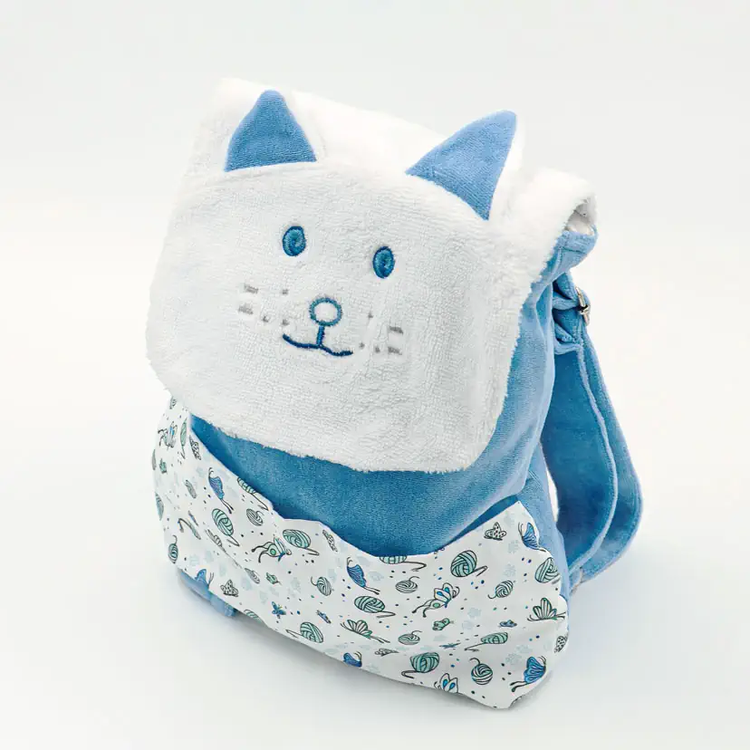 69.Sac à dos chat blanc profil