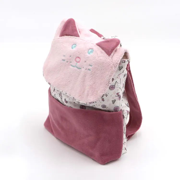 72.Sac à dos chat rose de profil
