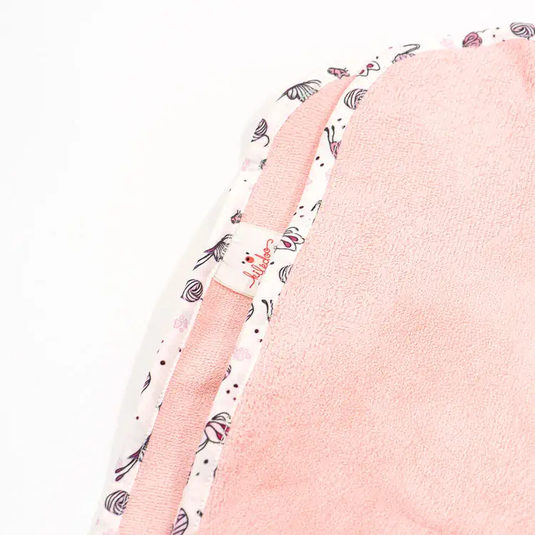 19.Cape de bain chat. Détail biais