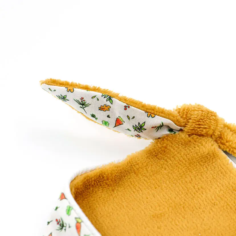 43.Doudou lapin. Détail