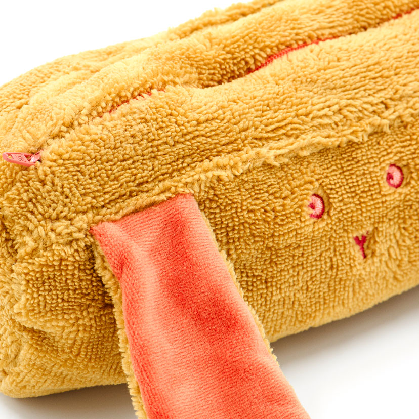 Trousse lapin. Détail broderie